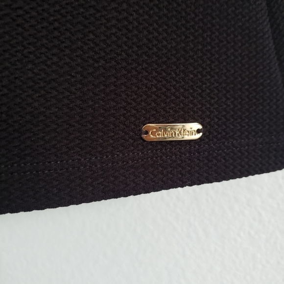 Calvin Klein off the shoulder black and white structure top - Picture 3 of 5